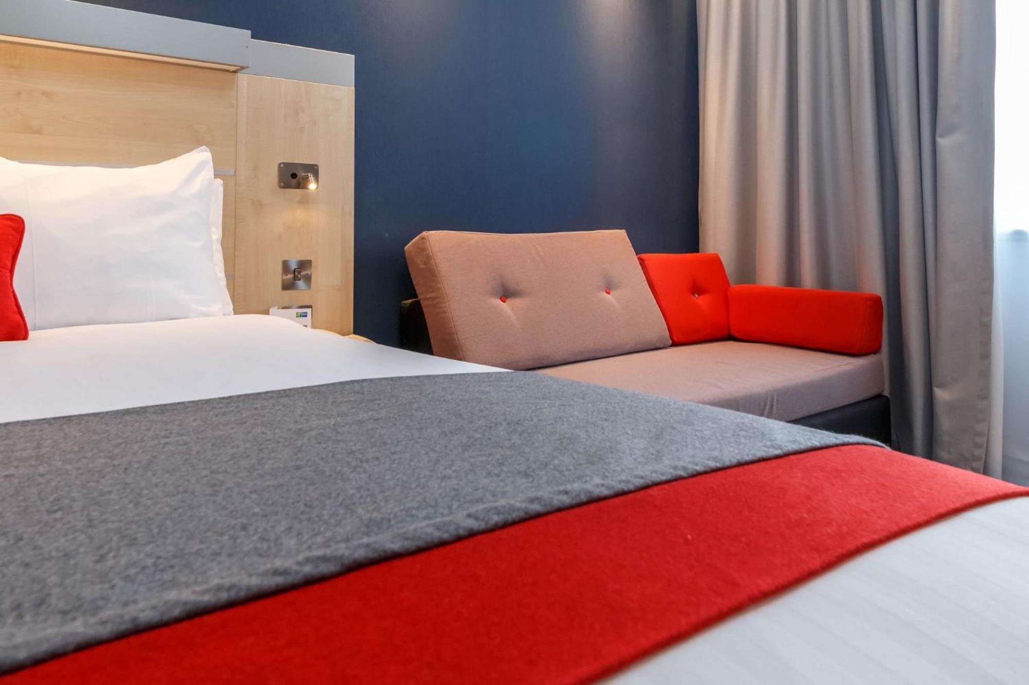 Holiday Inn Express Walsall M6, J10 By Ihg Extérieur photo
