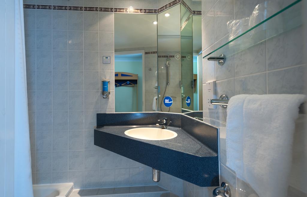 Holiday Inn Express Walsall M6, J10 By Ihg Extérieur photo