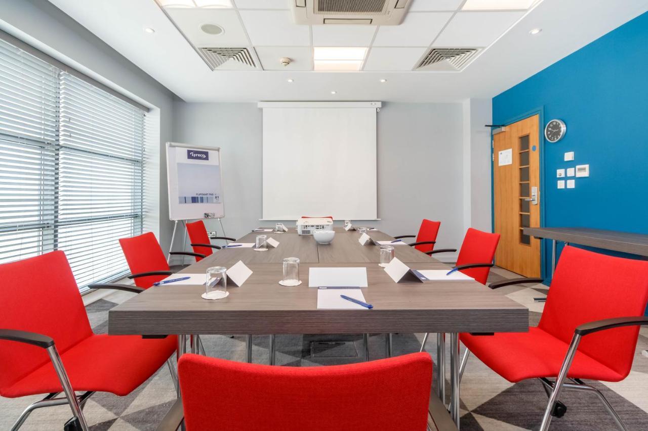 Holiday Inn Express Walsall M6, J10 By Ihg Extérieur photo