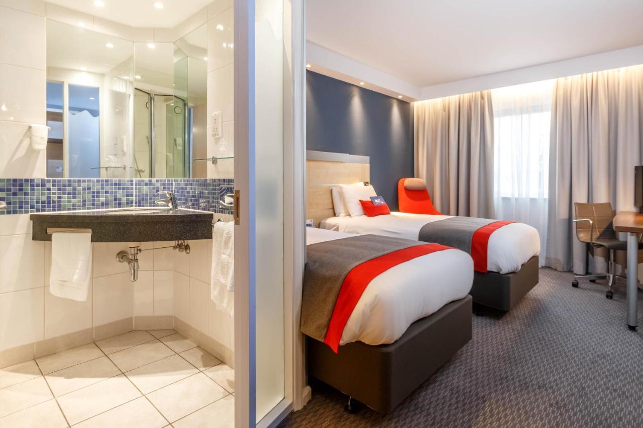 Holiday Inn Express Walsall M6, J10 By Ihg Extérieur photo