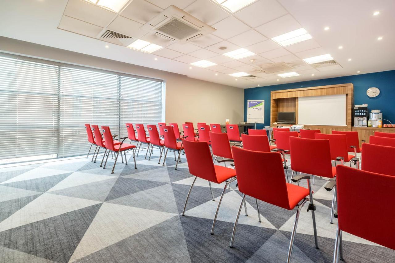 Holiday Inn Express Walsall M6, J10 By Ihg Extérieur photo