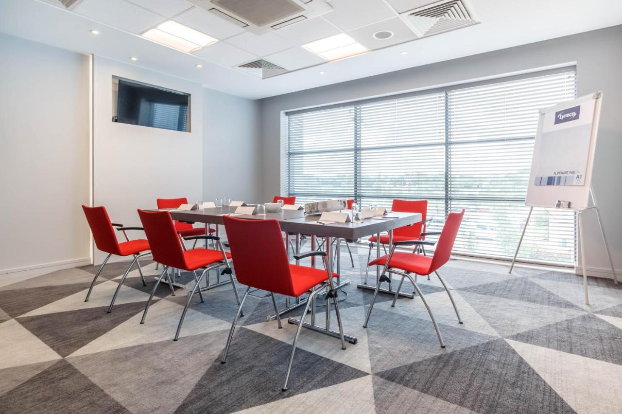 Holiday Inn Express Walsall M6, J10 By Ihg Extérieur photo